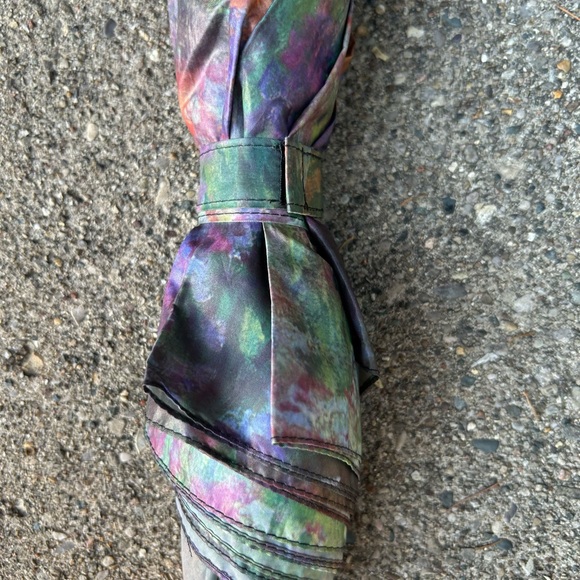 VINTAGE SALAMANDER (1992) POLYESTER WATERCOLOR PRINT WOOD HANDLE UMBRELLA - Picture 9 of 16